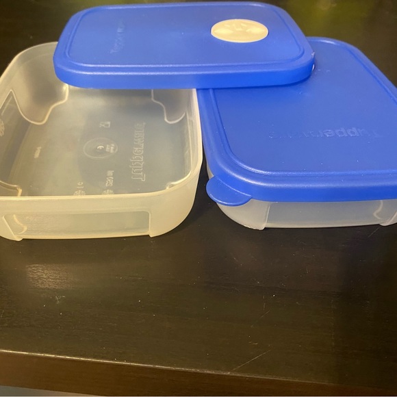 Small square Tupperware containers - Picture 2 of 3